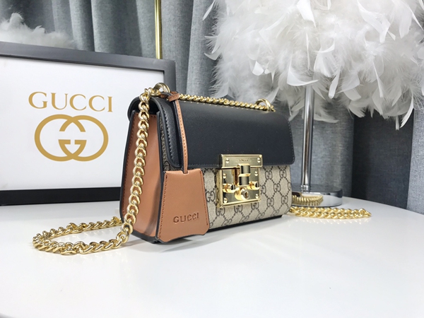 激安グッチバッグコピー背面デザイン